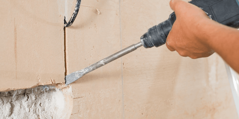 Comment faire une saignée dans un mur en béton ?