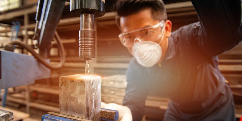 Guide perçage : pourquoi faut-il lubrifier avant de percer ?